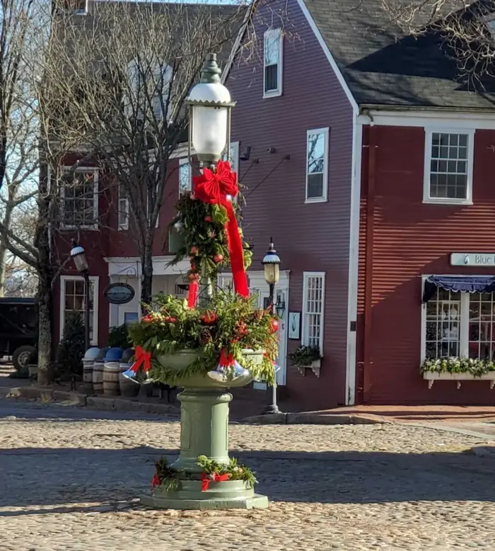 Main Street’s holiday lamppost