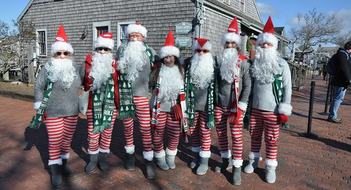 Stroll-day Santas